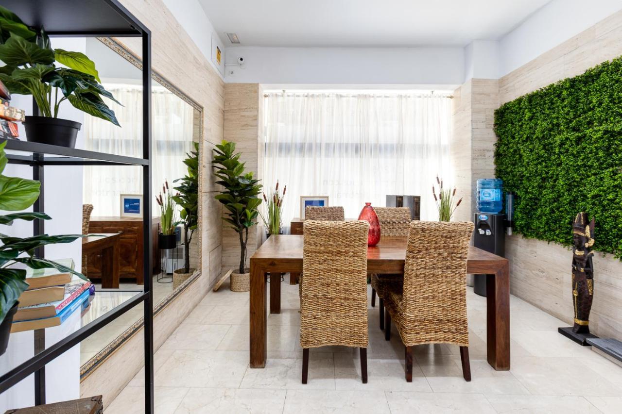 Pinzon Studios & Penthouse Alicante Bagian luar foto