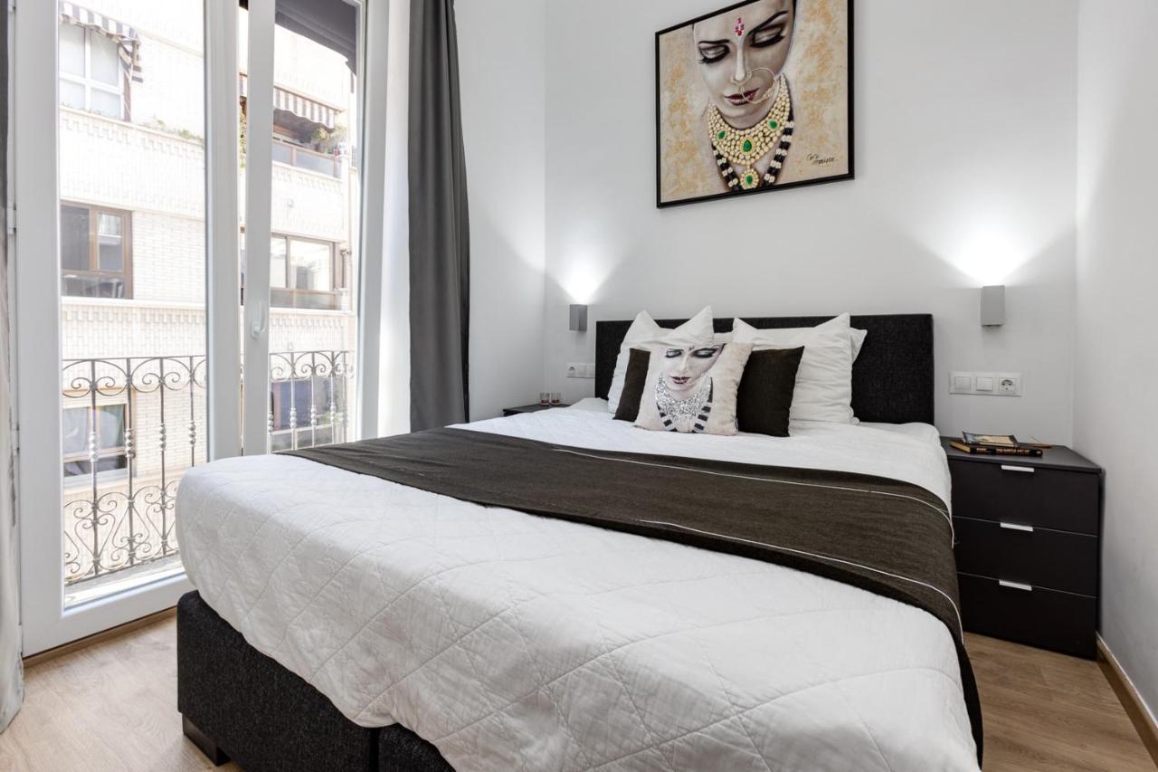 Pinzon Studios & Penthouse Alicante Bagian luar foto