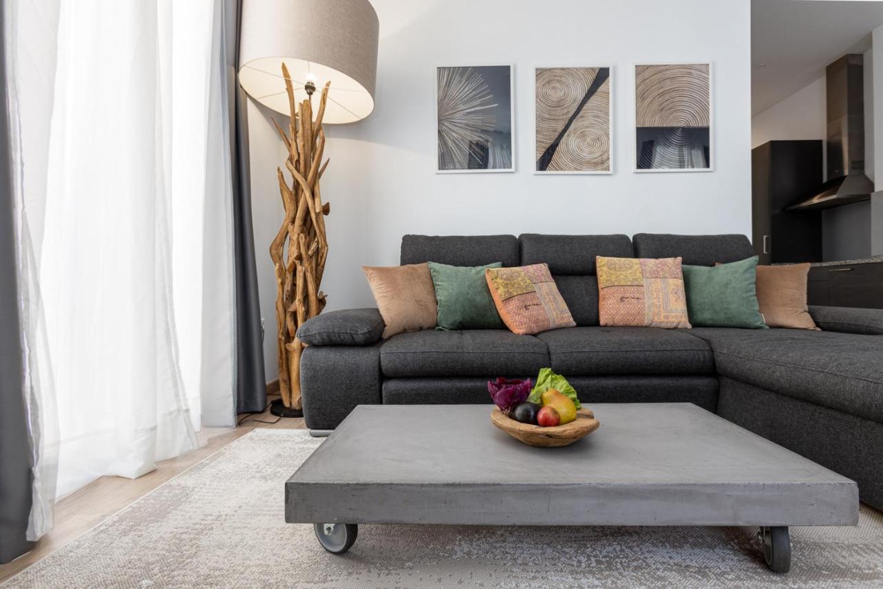 Pinzon Studios & Penthouse Alicante Bagian luar foto