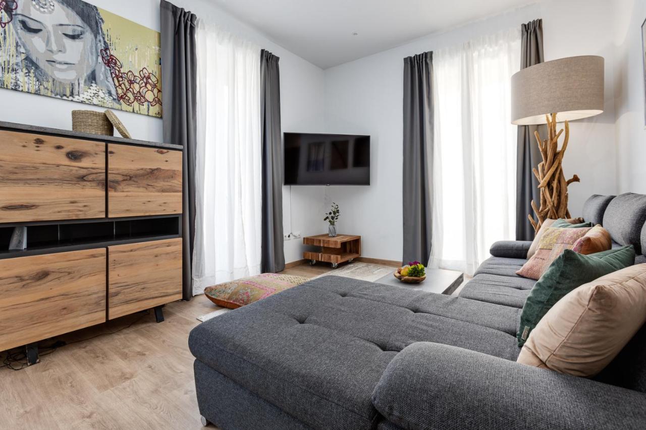Pinzon Studios & Penthouse Alicante Bagian luar foto