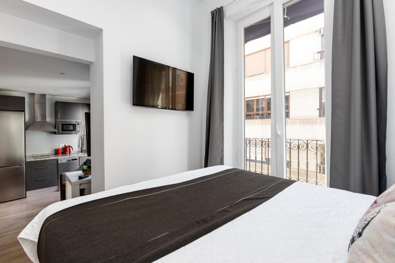 Pinzon Studios & Penthouse Alicante Bagian luar foto