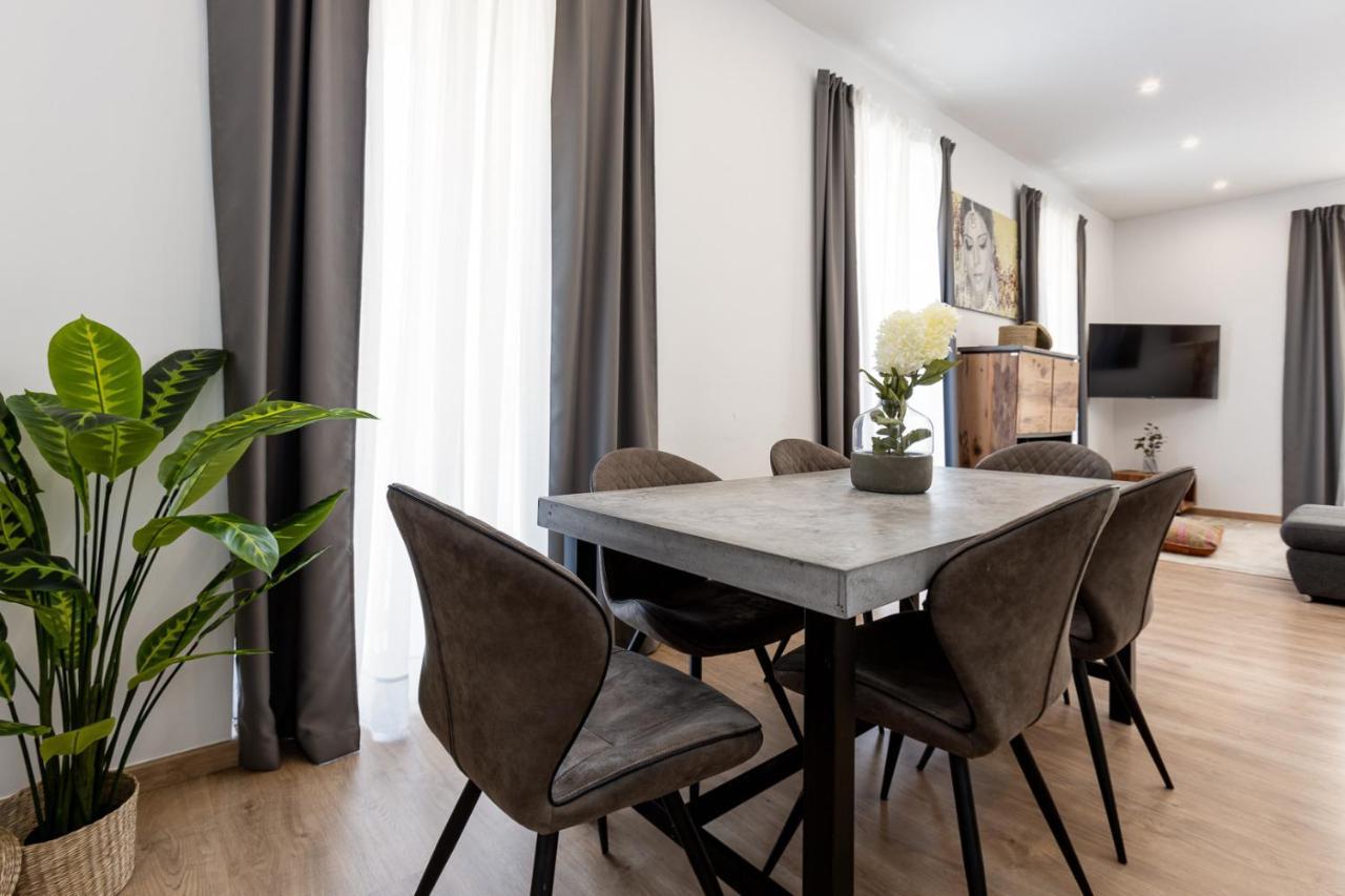 Pinzon Studios & Penthouse Alicante Bagian luar foto