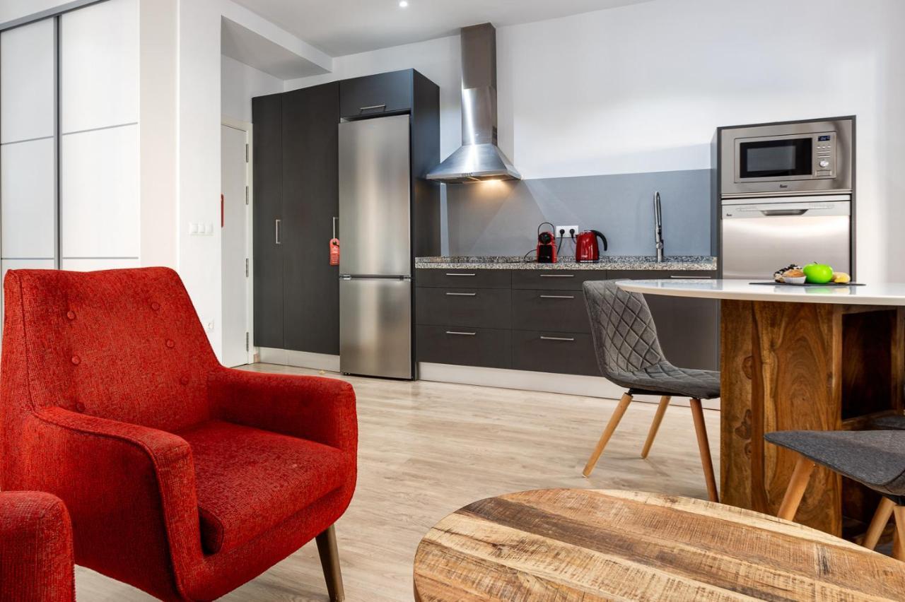 Pinzon Studios & Penthouse Alicante Bagian luar foto