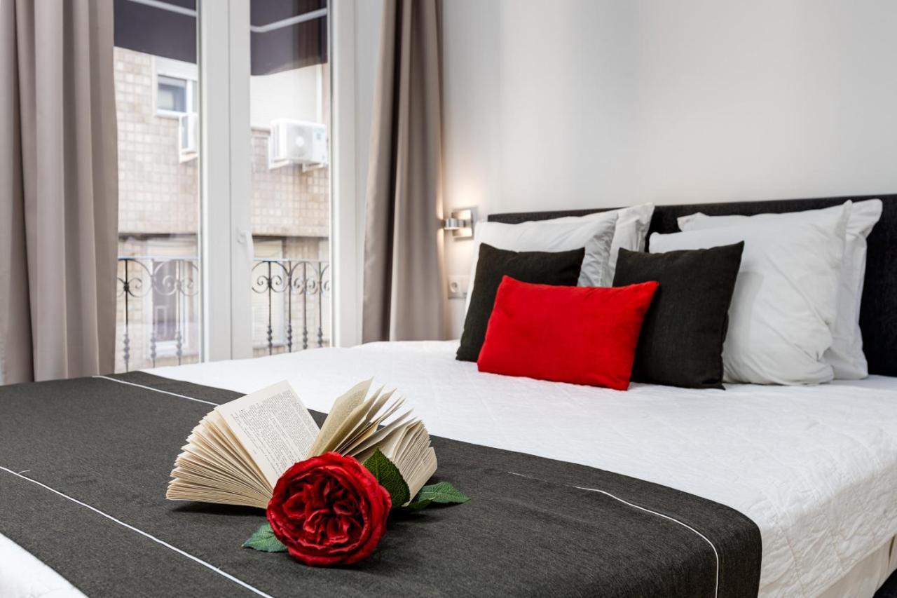 Pinzon Studios & Penthouse Alicante Bagian luar foto