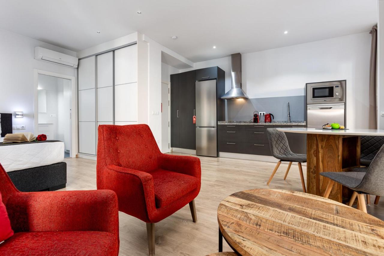 Pinzon Studios & Penthouse Alicante Bagian luar foto