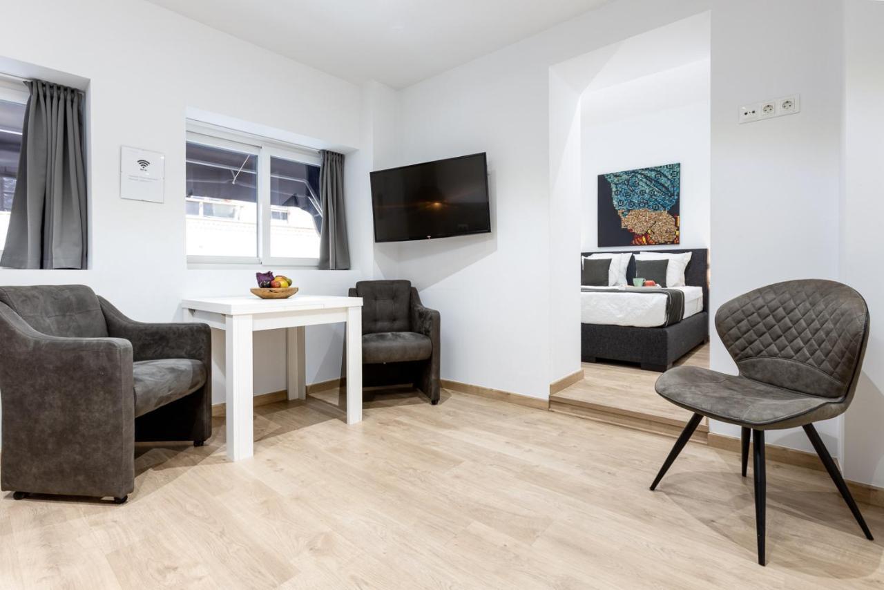 Pinzon Studios & Penthouse Alicante Bagian luar foto