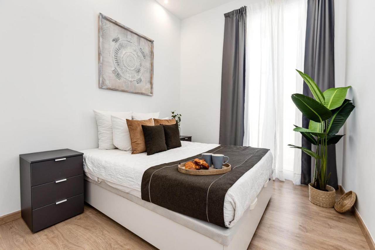 Pinzon Studios & Penthouse Alicante Bagian luar foto