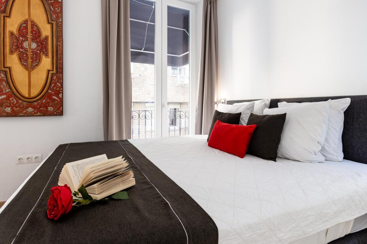 Pinzon Studios & Penthouse Alicante Bagian luar foto