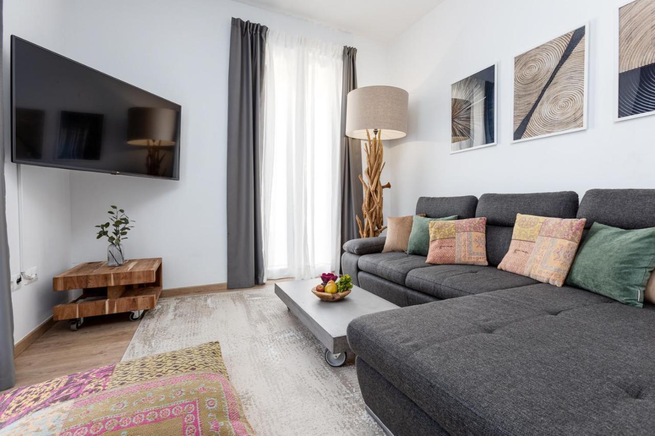Pinzon Studios & Penthouse Alicante Bagian luar foto