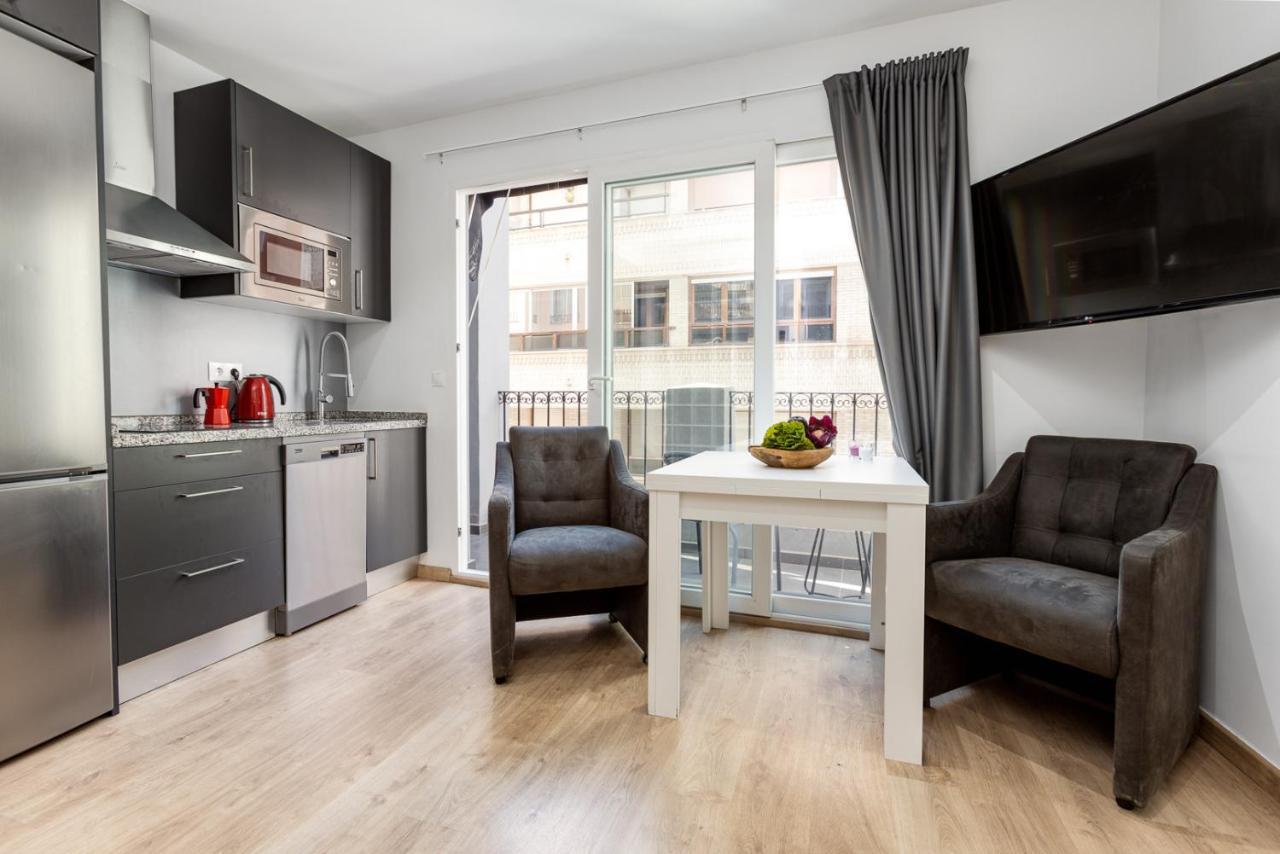 Pinzon Studios & Penthouse Alicante Bagian luar foto