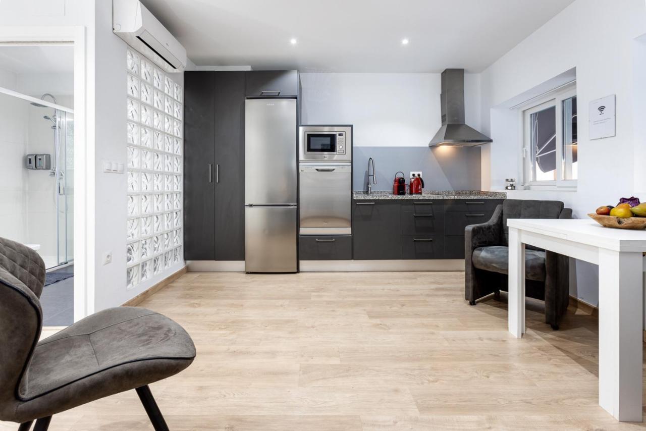 Pinzon Studios & Penthouse Alicante Bagian luar foto