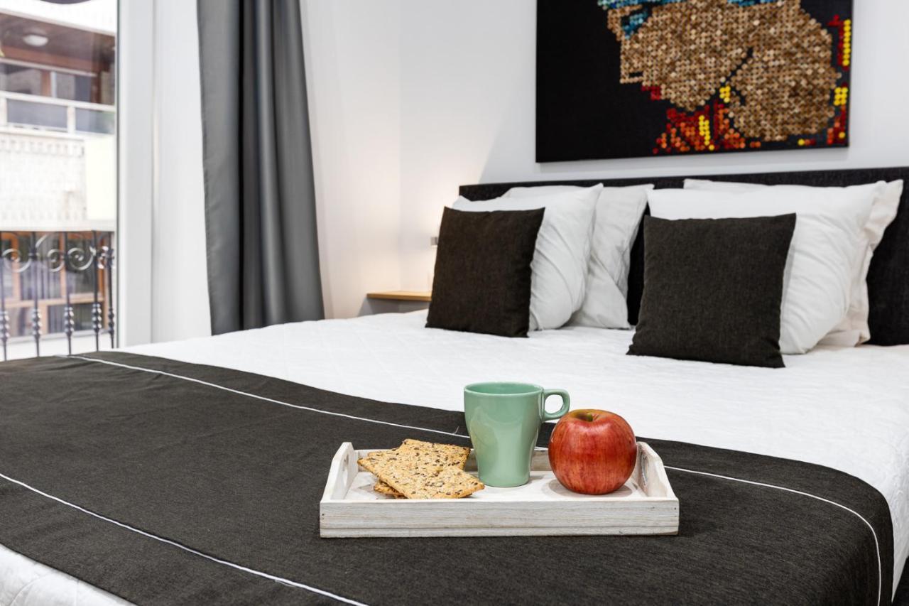 Pinzon Studios & Penthouse Alicante Bagian luar foto