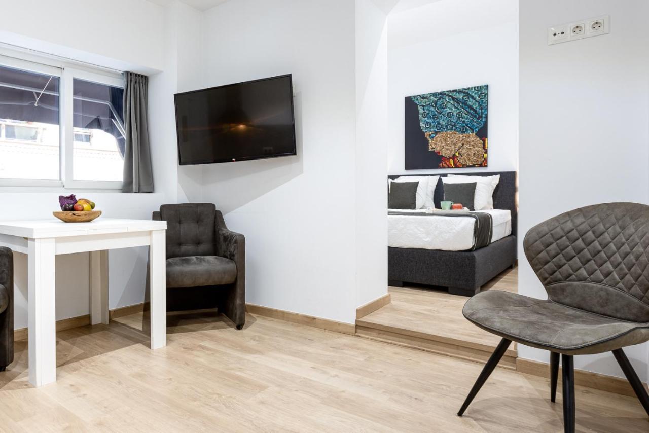 Pinzon Studios & Penthouse Alicante Bagian luar foto