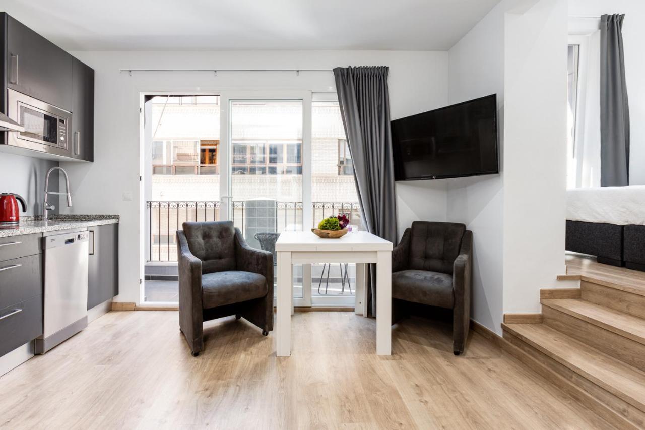 Pinzon Studios & Penthouse Alicante Bagian luar foto