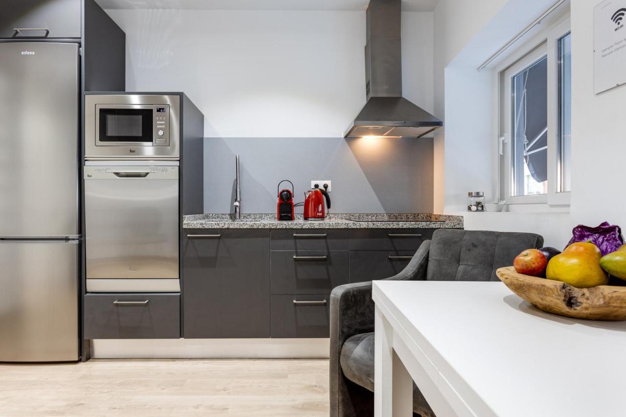 Pinzon Studios & Penthouse Alicante Bagian luar foto