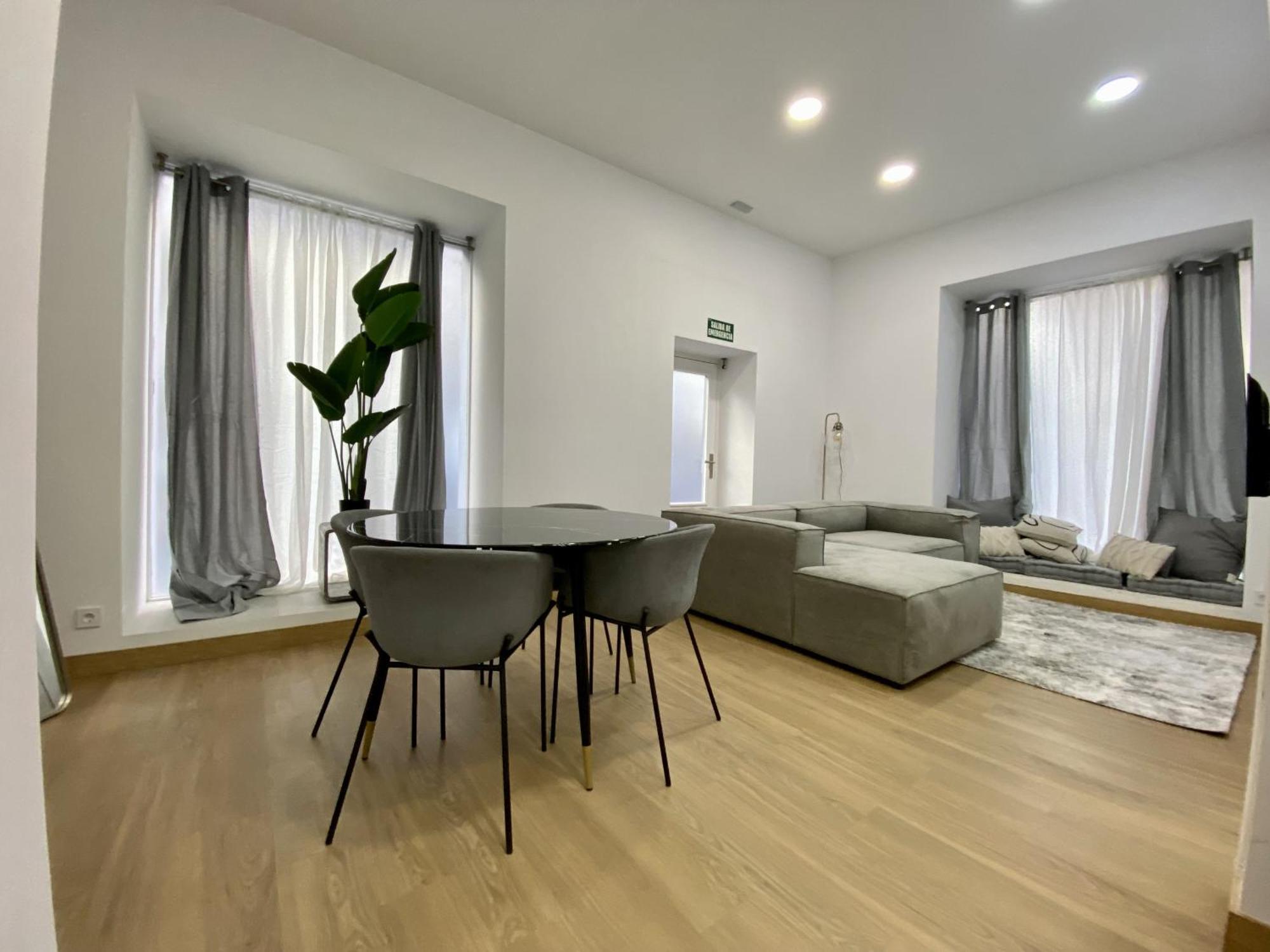 Pinzon Studios & Penthouse Alicante Bagian luar foto